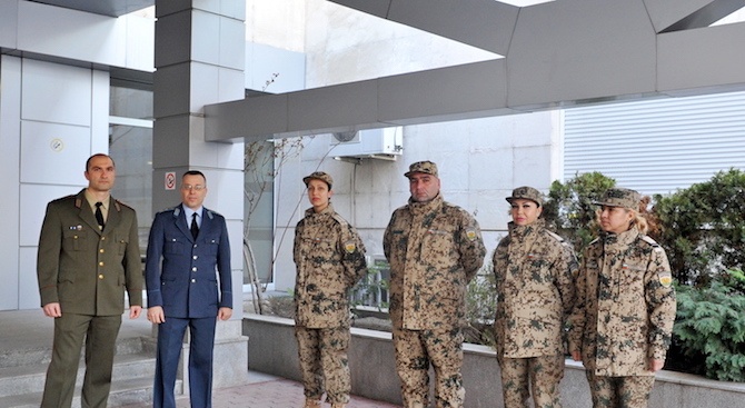 Нов екип от четирима български военни медици замина за Мали,