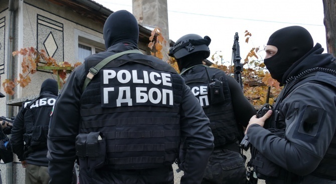Специализирана полицейска операция тече в ромската махала в Кюстендил, съобщи