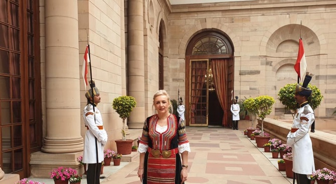 Новият посланик на България в Индия Елеонора Димитрова връчи акредитивните