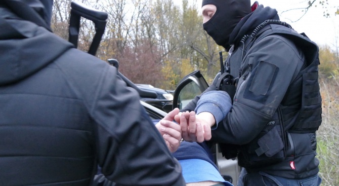 Автокрадецът Павлин Петров-Пери, който снощи бе задържан в краден джип