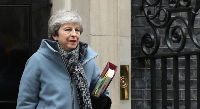 Премиерът на Великобритания Тереза Мей заяви, че ще подаде оставка,