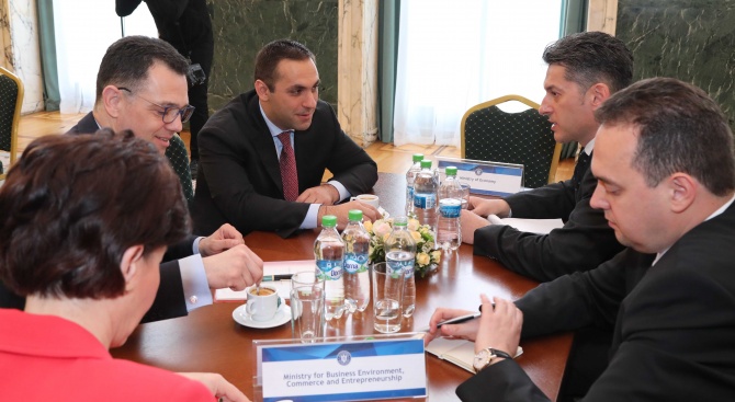 Министър Емил Караниколов обсъди засилване на търговско-икономическите взаимоотношения на среща