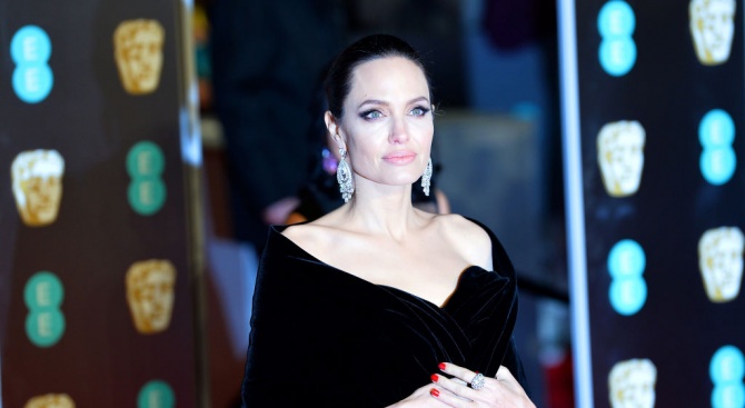 Актрисата и активистка Анджелина Джоли предупреди вчера, че светът "ще