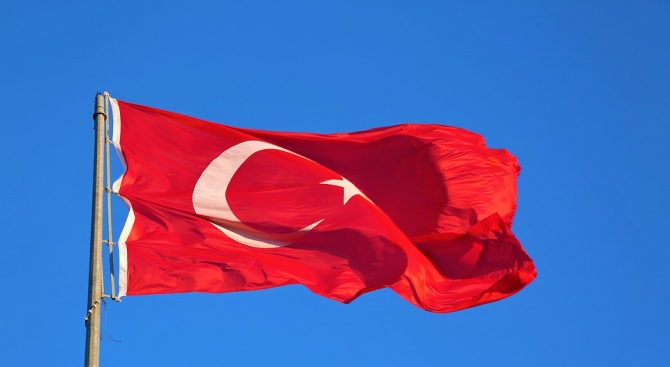Турците ще гласуват днес на избори, които следва да определят
