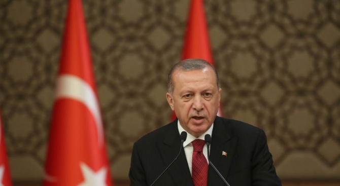 Турският президент Реджеп Ердоган гласува на местните избори, състоящи се