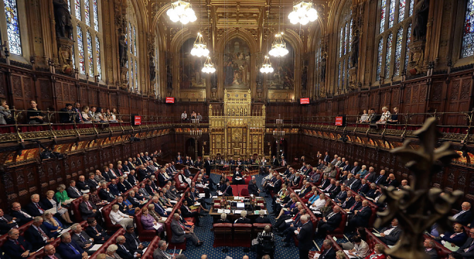 Британският парламент ще се произнесе днес по четири алтернативни опции
