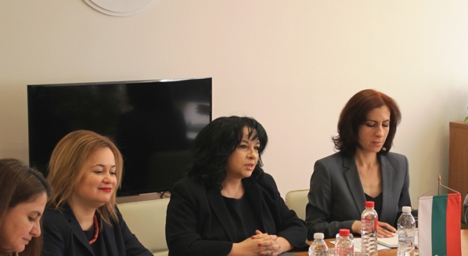 Министърът на енергетиката на Република България Теменужка Петкова и министърът