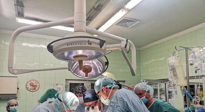 Специалисти от Военномедицинската академия извършиха поредна чернодробна трансплантация. 4-часовата интервенция,