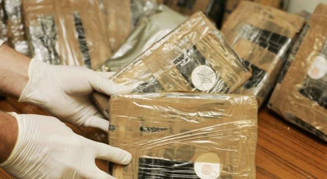 Българските власти са задържали пратка с около 170 кг кокаин