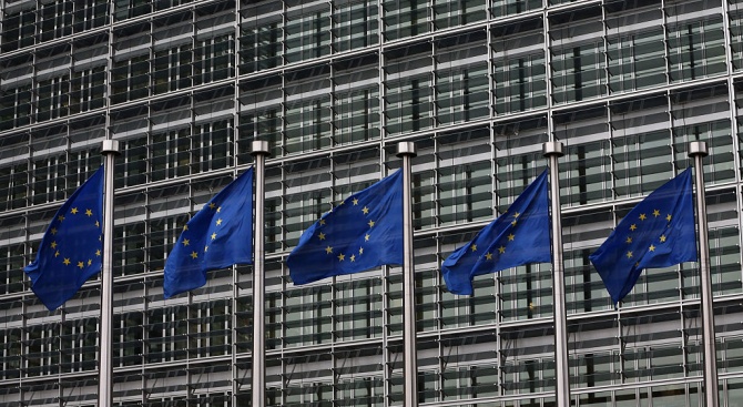 Говорител на Европейската комисия днес отказа да коментира подадените оставки