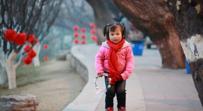 В Китай 6-годишно момиченце падна от 26-ия етаж и оцеля