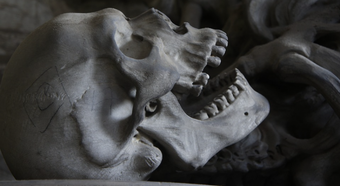 При разкопки във Филипините бяха открити тринайсет кости и зъби,
