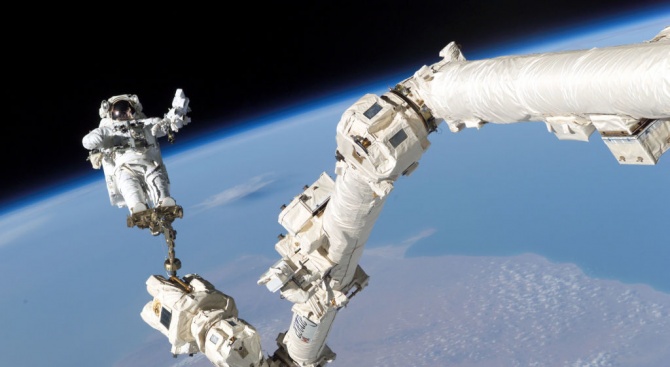 Днес е Международният ден на авиацията и космонавтиката. По случай