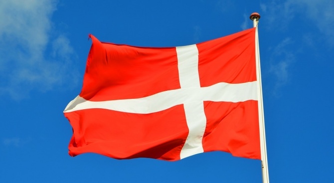 Дания ще удължи до ноември временния режим на проверки по