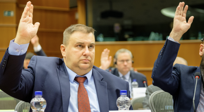 Емил Радев от ГЕРБ/ЕНП е първият български евродепутат, подписал споразумението