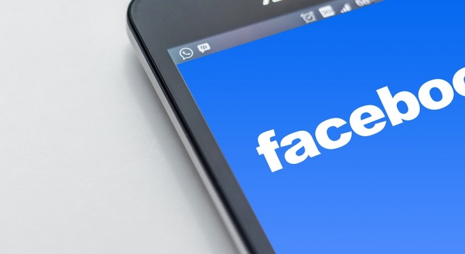 Социалните мрежи Facebook, Instagram и Whatsapp се сринаха. Техническият проблем