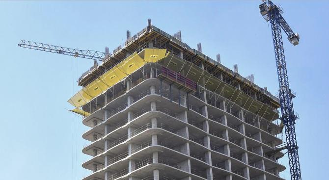 ДНСК спря строежа на небостъргача "Златен век", който се изгражда