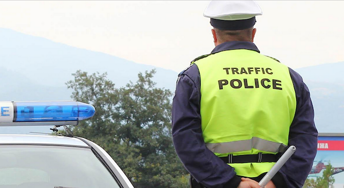 Шофьор и негов спътник пострадаха при катастрофа във Врачанско, информира