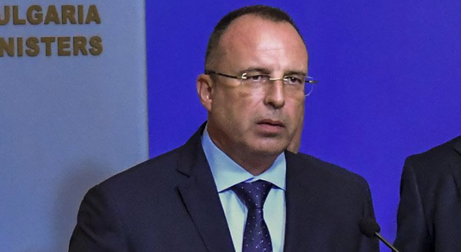 Десет браншови организации искат оставката на земеделския министър Румен Порожанов.