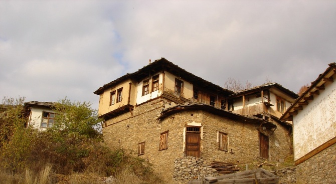 Родопското село Касъка, десетки жители на което работят като гурбетчии