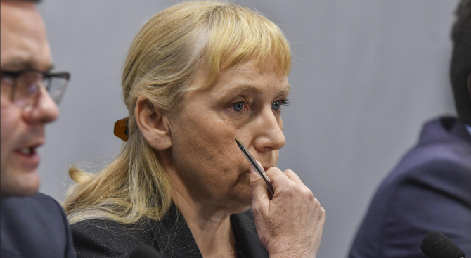 И водачката на евролистата на БСП Елена Йовчева изплува в