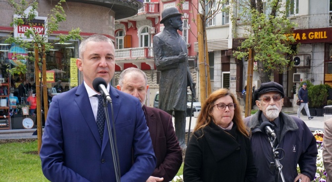 Днес кметът Иван Портних официално откри паметник на бившият кмет