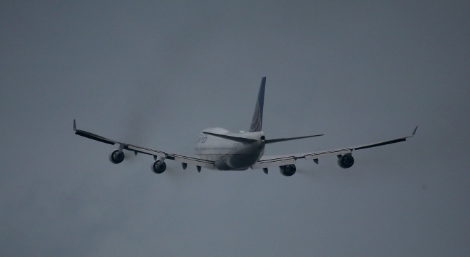 Самолет е бил пренасочен от летище София към летище Варна