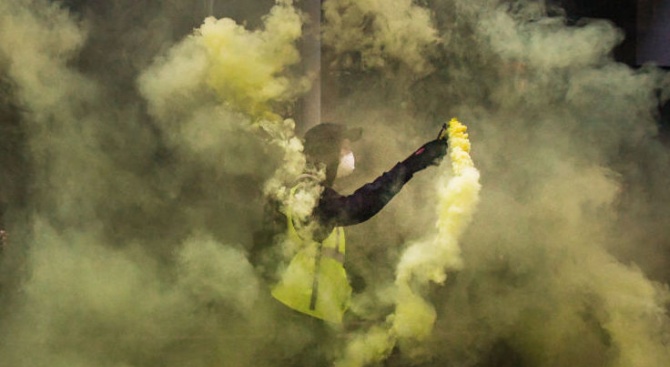 Френската полиция използва сълзотворен газ, за да отблъсне протестиращи "жълти
