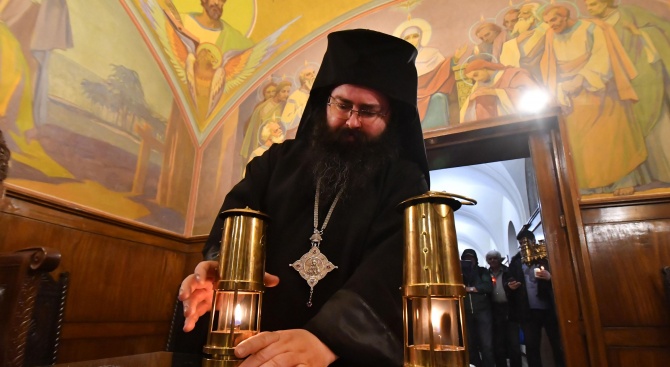 Секретарят на Светия синод Негово преосвещенство мелнишки епископ Герасим внесе