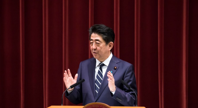 Японският премиер Шиндзо Абе официално заяви днес, че император Акихито