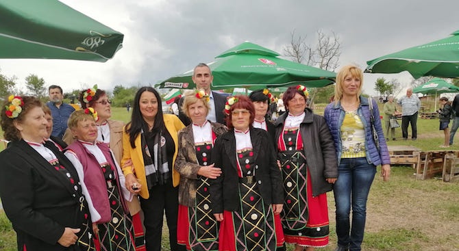 Традиционна българска сватба беше представена днес по време на фолклорния