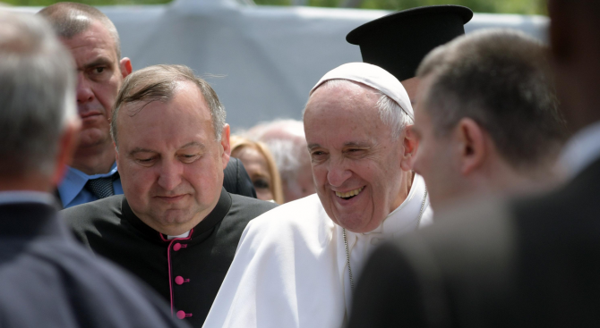 Община Раковски ще подари на папа Франциск картина от самоук