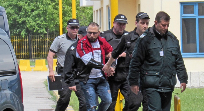 Румънските власти ни предадоха шестима от телефонните измамници, задържани при