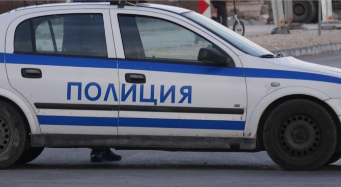 Икономически полицаи от Хасково арестуваха трима мъже малко преди да