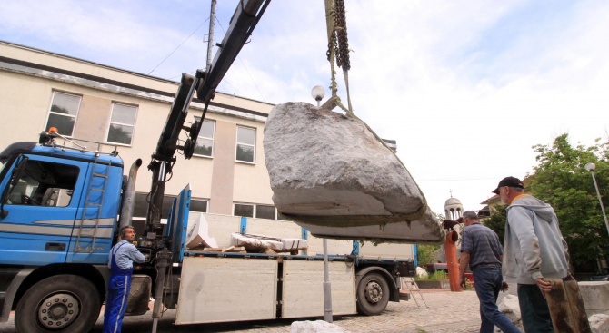 Във Велико Търново започна преместването на последните скулпури от международен