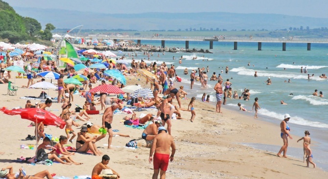 Спад от около 2 процента на чуждестранните туристи очаква Министерството