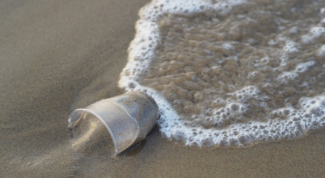 Откъде идват пластмасовите отпадъци в морето? Изследователският кораб "Тара" ще