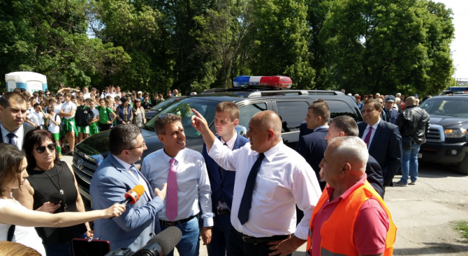 Премиерът Бойко Борисов инспектира изграждането на Околовръстния път на Пазарджик.