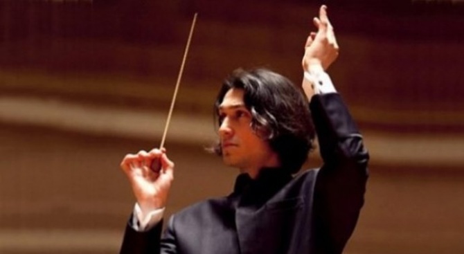 Световноизвестният наш диригент Йордан Камджалов е учил дирижиране в НМА