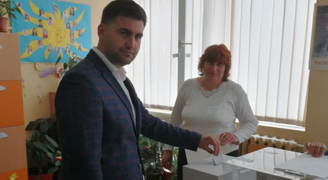 Кандидатът за евродепутат от ГЕРБ и СДС Андрей Новаков даде