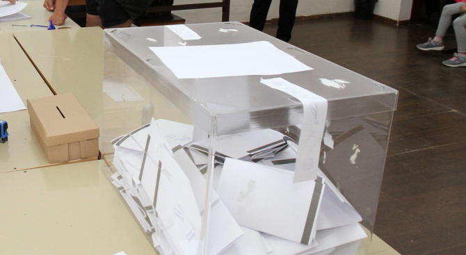 Кабел се е запалил в изборна секция в пловдивския Електротехникум