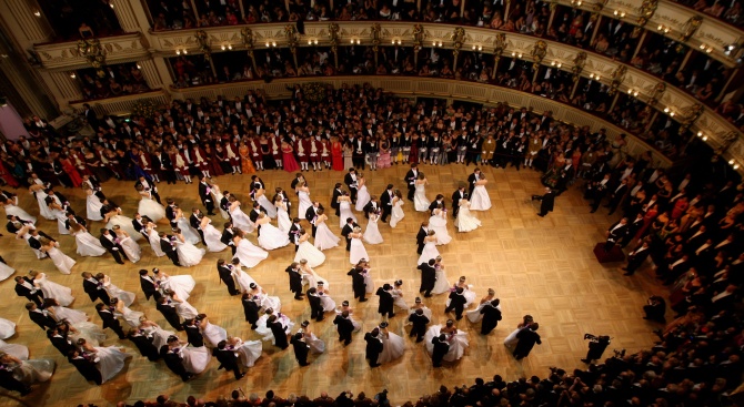 Сто и петдесетата годишнина на Виенската държавна опера беше отбелязана
