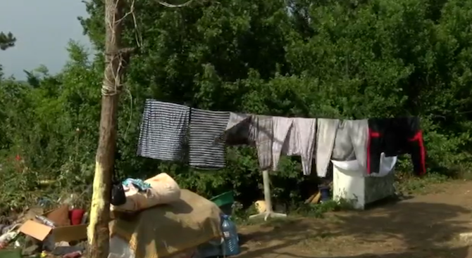 Жители на Созопол алармираха, че над 30 роми са се