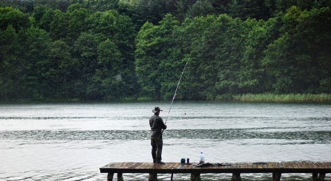Рибар с бракониерски улов е хванат от служители на РУ-Лозница.