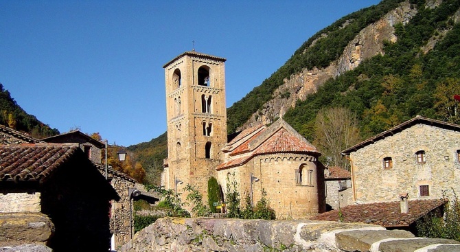 Планинското село Есино Ларио в Северна Италия обяви продажба на