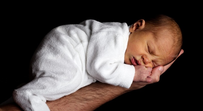 Калифорнийска болница съобщи за раждането на най-малкото бебе в света.