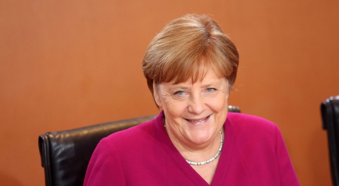 Германската канцлерка Ангела Меркел стана почетен доктор по право на