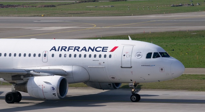 Авиокомпания „Ер Франс“ информира клиентите си, че е имало бактерия