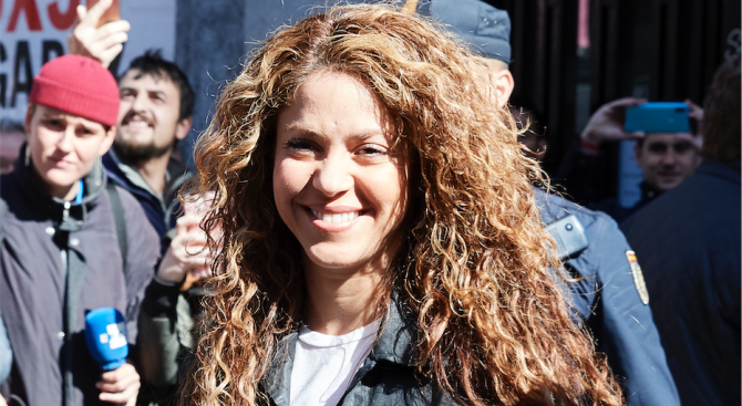 Колумбийската певица Шакира застана пред каталунски съд за да даде