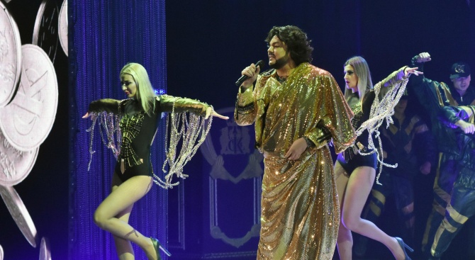 Кралят на руската поп музика Филип Киркоров изнесе впечатляващ спектакъл